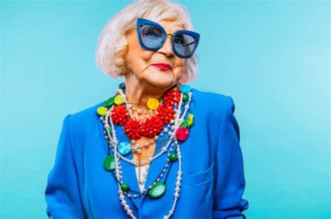Benessere da indossare: il guardaroba senior che coccola corpo e mente